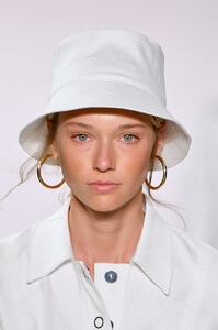1242745525_ElieTahariRunwaySeptember2019NewYork2orJ7_bUHwUx.thumb.jpg.91820de0f935559c252dea178230da58.jpg