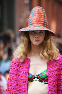1273576727_CynthiaRowleyRunwaySeptember2019NewYorkKcGoMS9FJkSx.thumb.jpg.d9315b0e6443ed458423daea880ea938.jpg