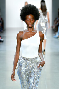 1278346071_AlietteRunwaySeptember2019NewYorkFashion_0JE4_IwiNjx.thumb.jpg.8b50fdbfcc75452a35e9cf477afa7116.jpg