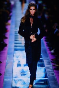 1316021333_versace-fw-2000(3).thumb.jpg.fe8510d974fa346fe5663fd073d819fd.jpg