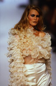 1322992195_martine-sitbon-fw-1991-claudia(7).thumb.jpg.a645630b4b46dbadde80fc8034bc400c.jpg