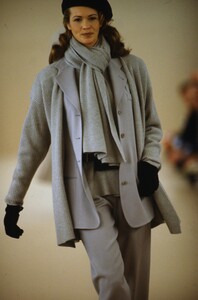 1343029316_elle-macpherson(18).thumb.jpg.399bc1eec9472b1e61a482f7da61d27d.jpg