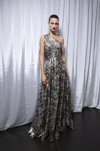 1348706953_NaeemKhanSpring2020Backstage4xiikkfzl1Gx.thumb.jpg.ebe9bda50582bc570ab8483fbbf39d0f.jpg