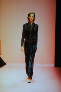 1360900730_prada-fw-2000(17).thumb.jpg.40e116423d5b4e3078728e5519d4ef2e.jpg