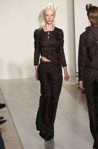 Arkadius FW 2003 RTW 01.jpg