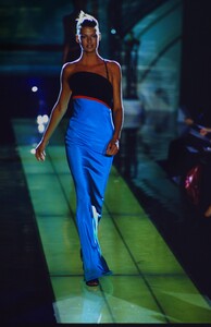 1397288520_versace-hc-fw-1996(3).thumb.jpg.c3e1b7a1dd073d7cee0242918bfe3a03.jpg