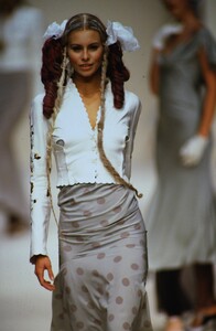 1417310623_john-galliano-ss-1994(2).thumb.jpg.1d5b14fdb39e2be8a780129427f56865.jpg