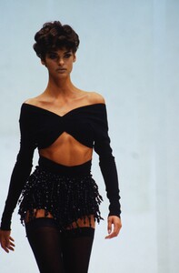 142093312_dolce-gabbana-ss-1991(1).thumb.jpg.ea92642d4bb82a90d94c95987d151404.jpg