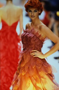 14379262_alberta-ferretti-ss-1992(1).thumb.jpg.e20408ea1884b504e8e888ee59a65403.jpg