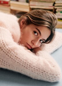 1439074086_TheodoreJumpernrkx6ou8vdmfanxhxmccu.thumb.jpg.a159b2a259e79a19cc3744d6b1c321e8.jpg
