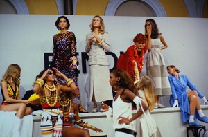 1459345269_fendi-ss-1992(3).thumb.jpg.b75e0d4c21434e6a83b57e876e8383d4.jpg