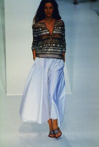 1459730608_valentino-ss-1999(2).thumb.jpg.f8c59df2a89695b32b3bfe4557df6263.jpg