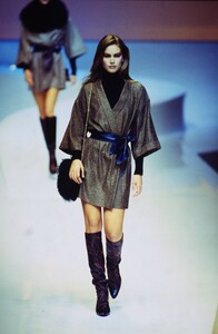 1504089281_valentino-fw-1997(6).thumb.jpg.677a2db7b785777ba1c04e86041d1b94.jpg