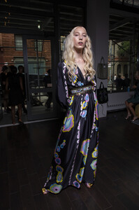 1506726759_CynthiaRowleySpring2020BackstagehnXQ_SgyCfNx.thumb.jpg.c3355703be7509043c0695175ea581ca.jpg