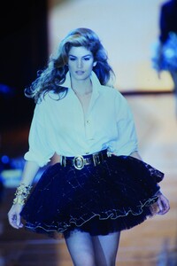 1515530386_cindy-crawford(4).thumb.jpg.d20423eb6513b936c94eb618c664e87c.jpg