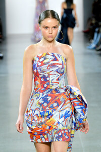 1520779609_AlietteRunwaySeptember2019NewYorkFashion2ZWVAhpdg27x.thumb.jpg.f031ec93d79022596378d494780f006e.jpg