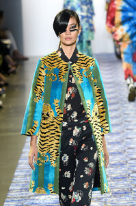 1541916649_LibertineRunwaySeptember2019NewYorkFashion2HW2_x0_YF-x.thumb.jpg.29de6c4a9704385c4366cfeb4928410d.jpg