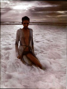 L'Officiel France #894 (April 2005) - Pose Crochet - 014.jpg