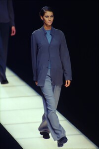 1542477864_giorgio-armani-fw-1998(3).thumb.jpg.f8730a5302b76b5506d25701403948d0.jpg