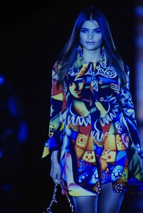 1564617169_versace-ss-1991(2).thumb.jpg.f00ccda98e11caed186a71f6e7fda8e1.jpg