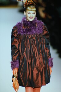 1577086973_chloe-fw-1994(6).thumb.jpg.3f97e7e164965e1983cd569d7d0398af.jpg