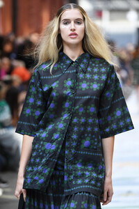 1579798636_CynthiaRowleyRunwaySeptember2019NewYorkPZyQDv_kvJGx.thumb.jpg.7d1fab0085a227912d326fe26c5387ab.jpg