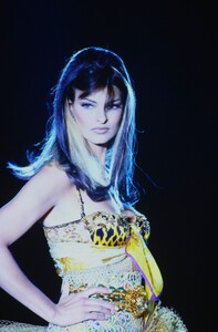159223308_versace-hc-ss-1992(2).thumb.jpg.5464dd011891187e8a3041a8836005d6.jpg