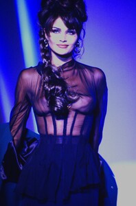 1618336726_thierry-mugler-hc-fw-1994(8).thumb.jpg.a87c6f8b3dc710f5f5129763711f1d9e.jpg
