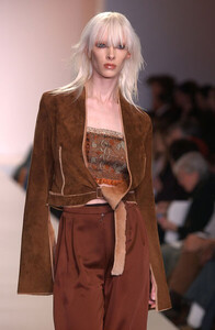 Atil Kutoglu FW 2003 RTW 01.jpg