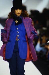 1620522593_dior-fw-1993(2).thumb.jpg.eb7b58f3dfca94a8706a7bcf9ec715eb.jpg