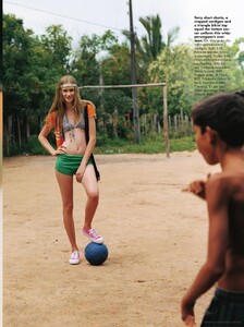 GB - Elle Girl (May 2006) - Brazil Or Bust - 004.jpg