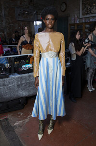1638364454_LouDallasSpring2020Backstagez5JJbI3cTu3x.thumb.jpg.566c25dc224d86b2194b451d1d79a93d.jpg