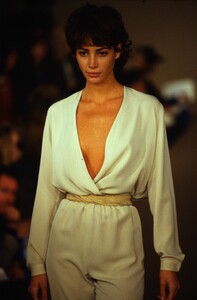 1640246100_christy(18).thumb.jpg.1a4ccb7106dd182fc240302bd288a602.jpg