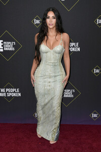 Kim+Kardashian+2019+E+People+Choice+Awards+OebVvCcV0Gfx.jpg