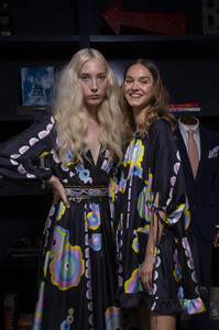 166902666_CynthiaRowleySpring2020BackstageUDR-Pn_yejwx.thumb.jpg.5503c010bfd069dfcbb519d2d889a61b.jpg