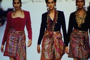 1671949676_oscar-de-la-renta-fw-1991(3).thumb.jpg.99b21bea28504d04a1ed68186dd39b87.jpg