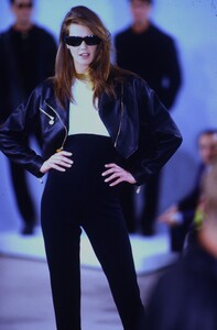 1705821242_elle-macpherson(14).thumb.jpg.65151df4e383f3575dd7a54bf890eb74.jpg