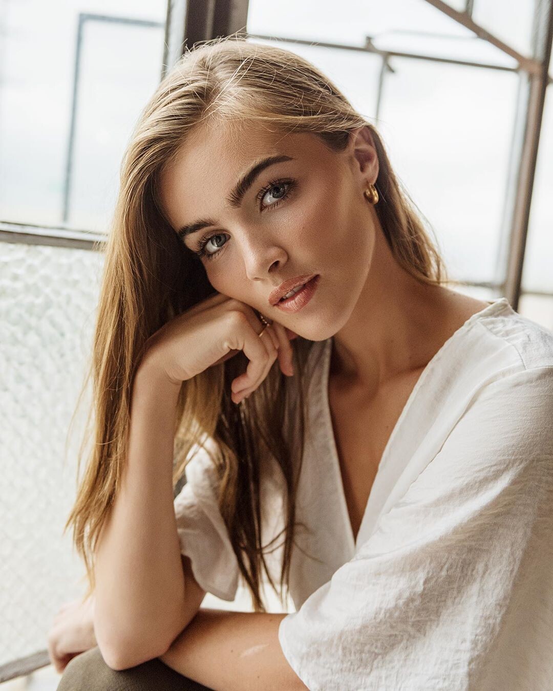 https://www.bellazon.com/main/uploads/monthly_2019_11/1707436528_EmilyBarbe201.jpg.c352941a82f2c578894d1a06f301d53e.jpg