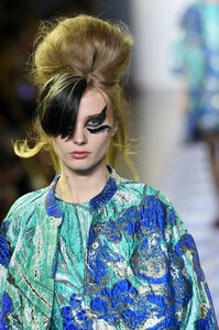 170995190_LibertineRunwaySeptember2019NewYorkFashionwTH_dTlZ-XEx.thumb.jpg.fb09d287295fd4e44fef50275a38579a.jpg