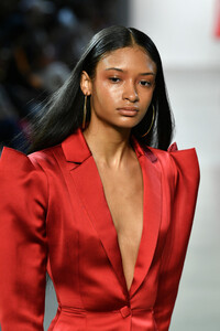 1715881533_AlietteRunwaySeptember2019NewYorkFashionKYIJjLktQ24x.thumb.jpg.221b62a857aa7b01d90f3e0c2e53d084.jpg