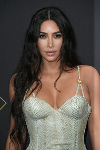 Kim+Kardashian+2019+E+People+Choice+Awards+jo5_AEIy30px.jpg