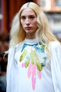1723184211_CynthiaRowleyRunwaySeptember2019NewYorkHuWqrFtdxntx.thumb.jpg.4a7e327040435690c655316495d1c33b.jpg