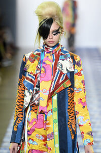 1734697457_LibertineRunwaySeptember2019NewYorkFashionD73ZRqW6pFMx.thumb.jpg.b44c2b976e4bdd4307b9bf37e08db020.jpg
