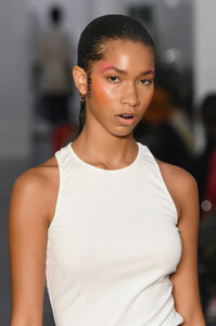 1775300001_MakiOhRunwaySeptember2019NewYorkFashionxCWsEo1xMqOx.thumb.jpg.7d9b98c70f67cfe999f10782d524a243.jpg