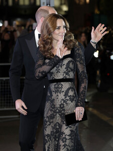 Duke+Duchess+Cambridge+Attend+Royal+Variety+igBVP2ESBCSx.jpg