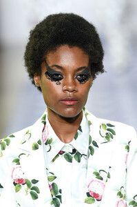 1803478733_LibertineRunwaySeptember2019NewYorkFashionKWMVuoshVyxx.thumb.jpg.9c7f5f7a10a05ba04fa3b1319a79ab2f.jpg