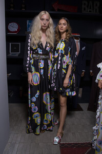 1814009204_CynthiaRowleySpring2020BackstageJy0uJ1wUew9x(1).thumb.jpg.77eb1b644de909e0c07e50c154cc324d.jpg