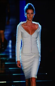 1815352764_versace-hc-fw-1998(13).thumb.jpg.5e5e4d2b55fd4ec1a1e8e7f75632bb6f.jpg