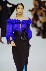 183138275_ysl-fw-1992(7).thumb.jpg.2d252c6915ac5abe5f01cdccf8b3495a.jpg