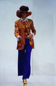 1833176561_dolce-gabbana-ss-1993(14).thumb.jpg.a3defa62711b282657f92f5e8e3ff2dd.jpg